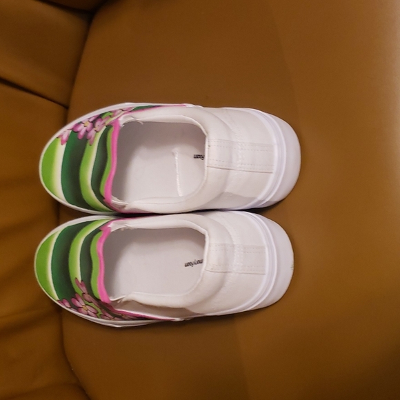 Hand painted slip on shoes - Picture 2 of 4